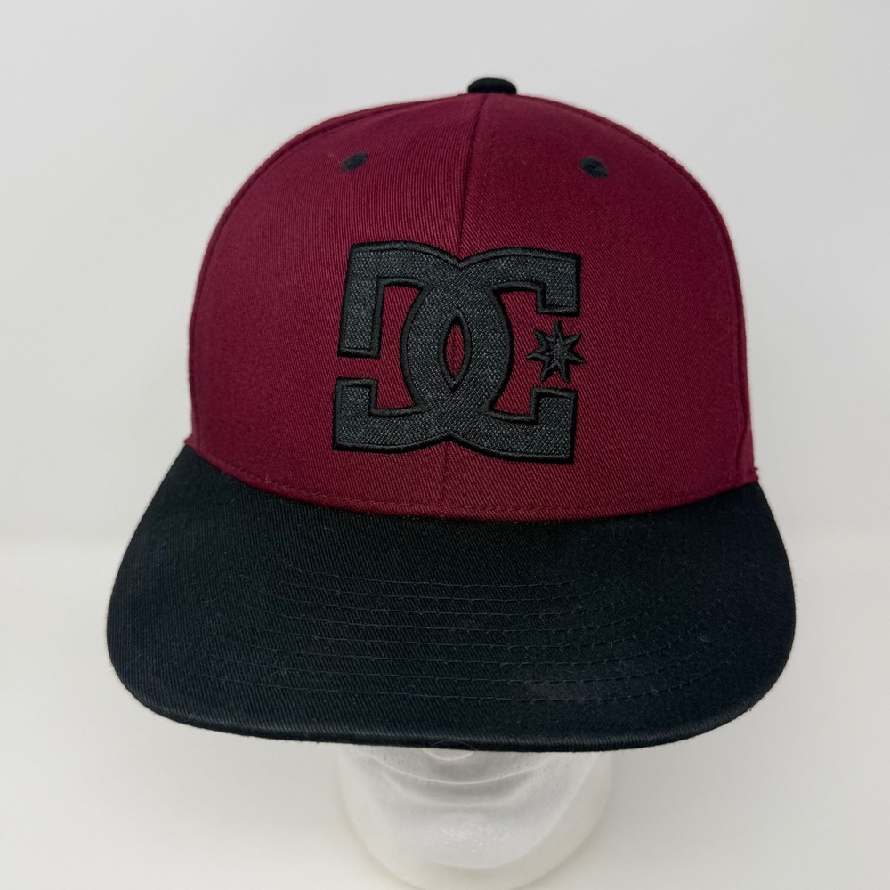DC Shoes Snapback Hat Burgundy Black Flat Brim Logo ADYHA03224 OSFM Mens Cap